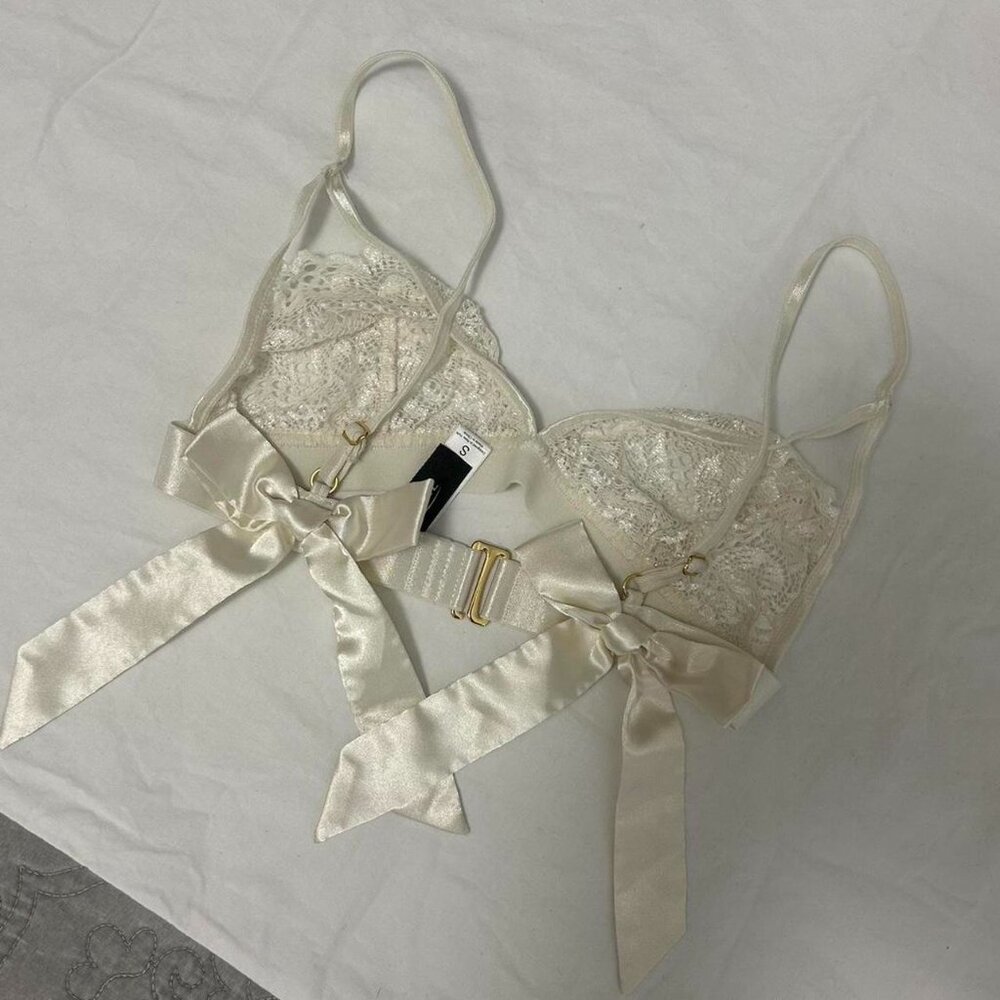 4/$20 DEAL -- ADORE ME cream off white lace bralette top with dainty satin bows